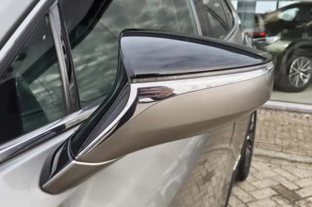 Lexus UX (2020) thumbnail 37