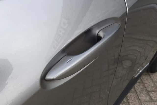 Lexus UX (2020) thumbnail 38