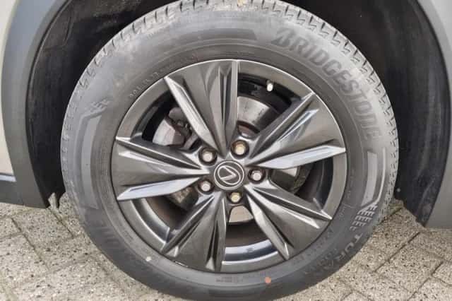 Lexus UX (2020) thumbnail 39