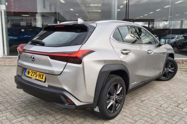 Lexus UX (2020) thumbnail 5