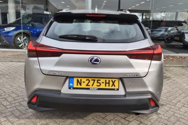 Lexus UX (2020) thumbnail 7