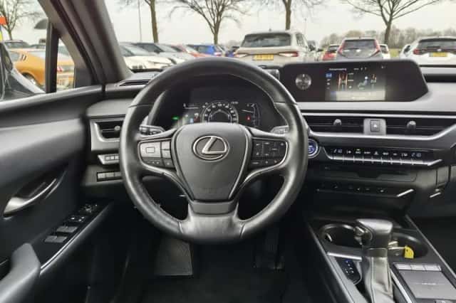 Lexus UX (2020) thumbnail 8
