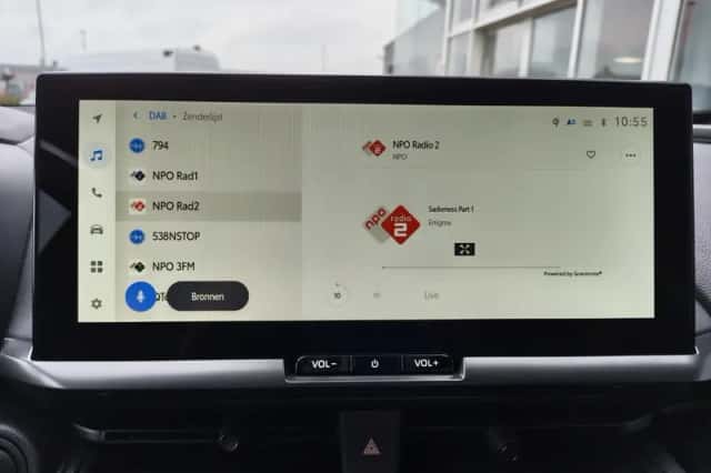 Toyota C-HR (2024) thumbnail 15