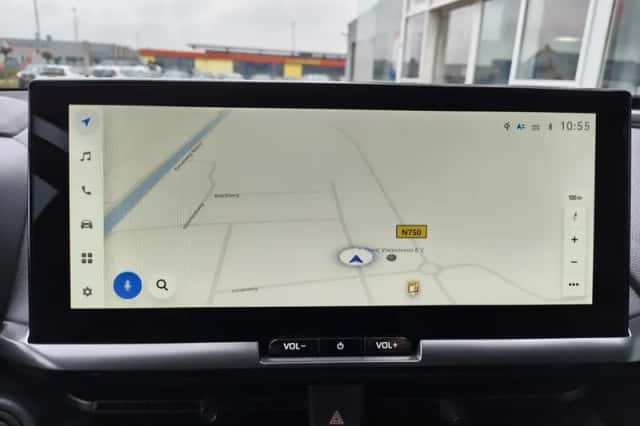Toyota C-HR (2024) thumbnail 16