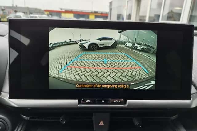 Toyota C-HR (2024) thumbnail 19