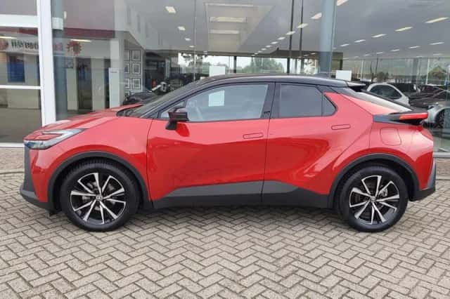 Toyota C-HR (2024) thumbnail 3