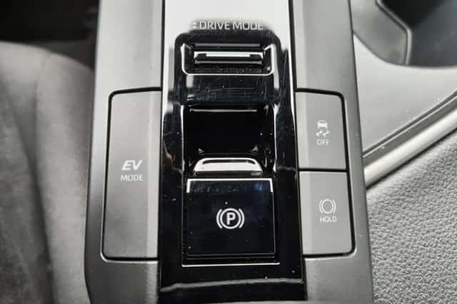 Toyota C-HR (2024) thumbnail 24