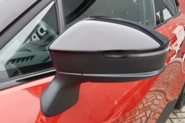 Toyota C-HR (2024) thumbnail 40