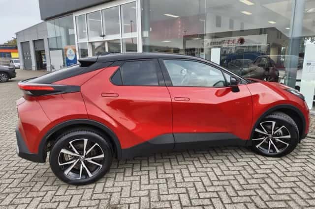 Toyota C-HR (2024) thumbnail 5