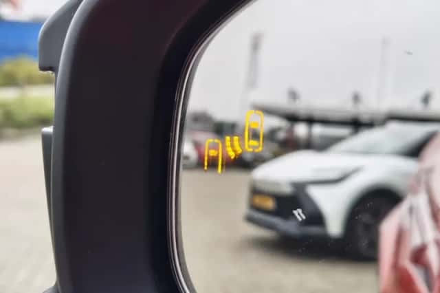 Toyota C-HR (2024) thumbnail 41