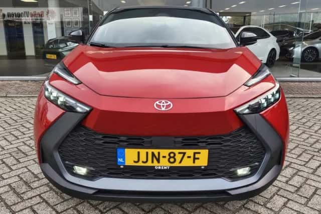 Toyota C-HR (2024) thumbnail 6