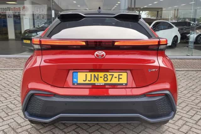 Toyota C-HR (2024) thumbnail 7