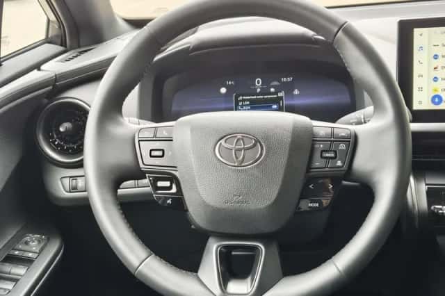 Toyota C-HR (2024) thumbnail 9