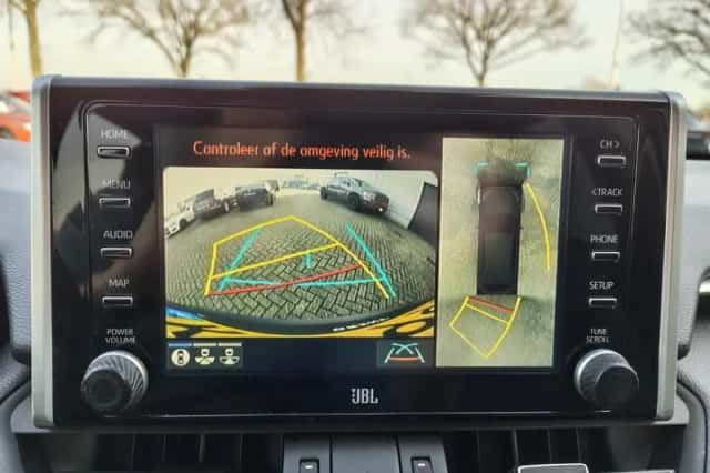 Toyota RAV4 (2021) thumbnail 16