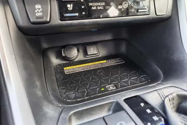 Toyota RAV4 (2021) thumbnail 19