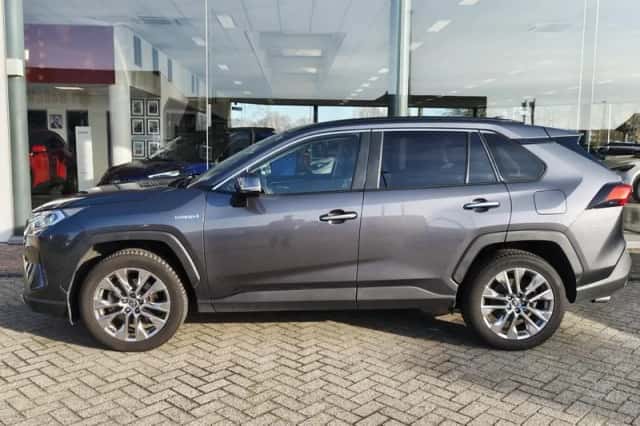 Toyota RAV4 (2021) thumbnail 3