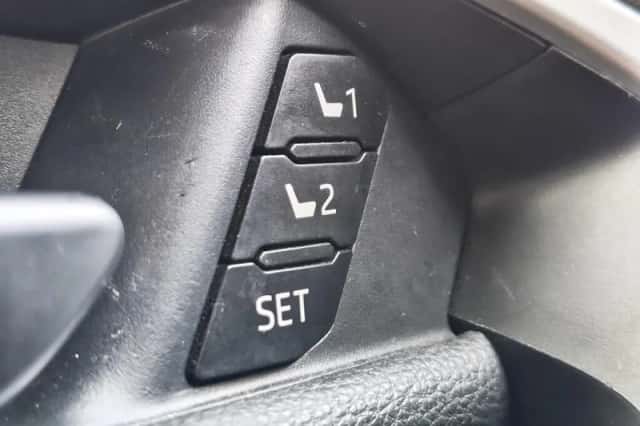 Toyota RAV4 (2021) thumbnail 22