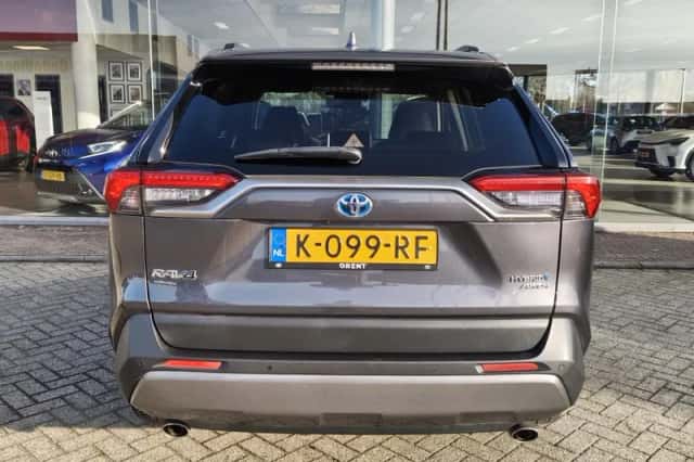 Toyota RAV4 (2021) thumbnail 5