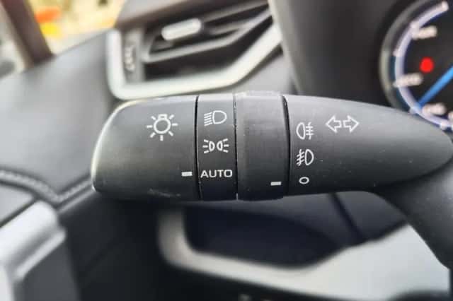 Toyota RAV4 (2021) thumbnail 9