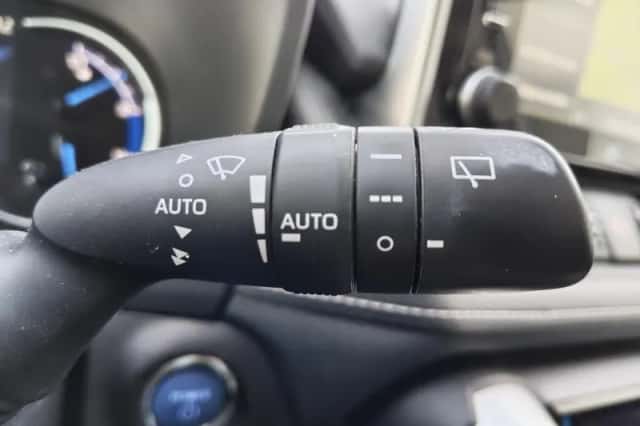 Toyota RAV4 (2021) thumbnail 10