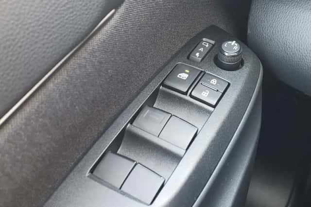 Toyota Yaris Cross (2024) thumbnail 24