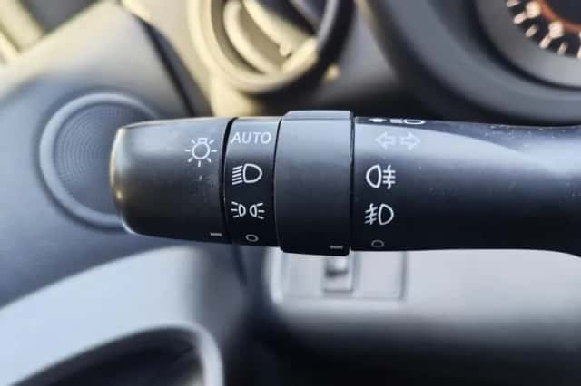 Toyota RAV4 (2010) thumbnail 11