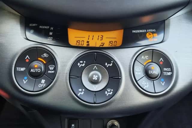 Toyota RAV4 (2010) thumbnail 15