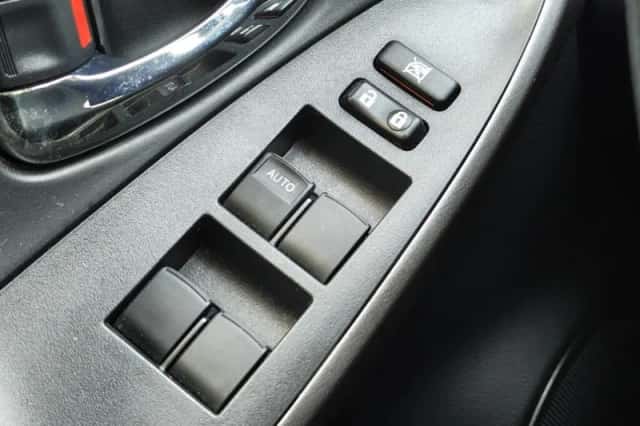 Toyota RAV4 (2010) thumbnail 18