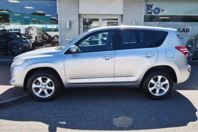 Toyota RAV4 (2010) thumbnail 3