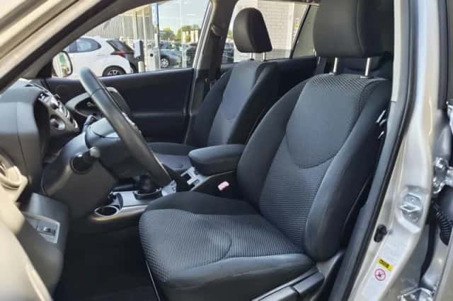 Toyota RAV4 (2010) thumbnail 23