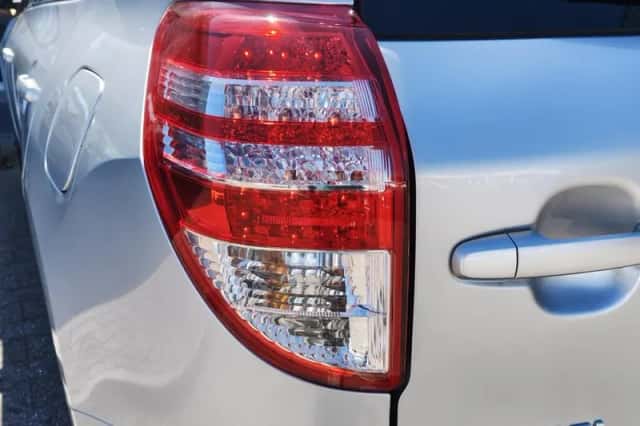Toyota RAV4 (2010) thumbnail 30