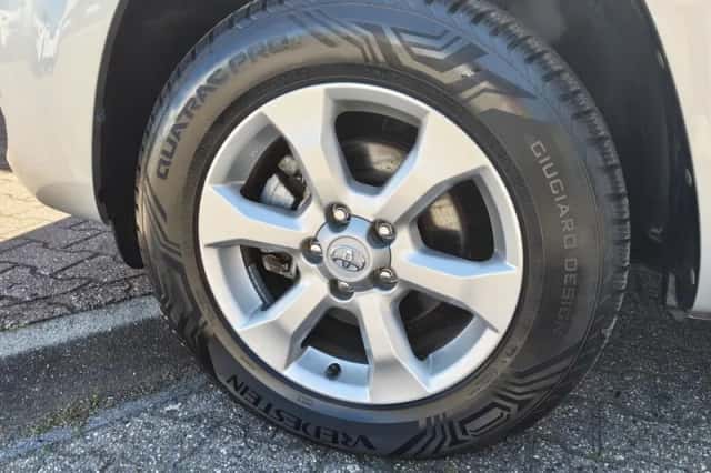 Toyota RAV4 (2010) thumbnail 32