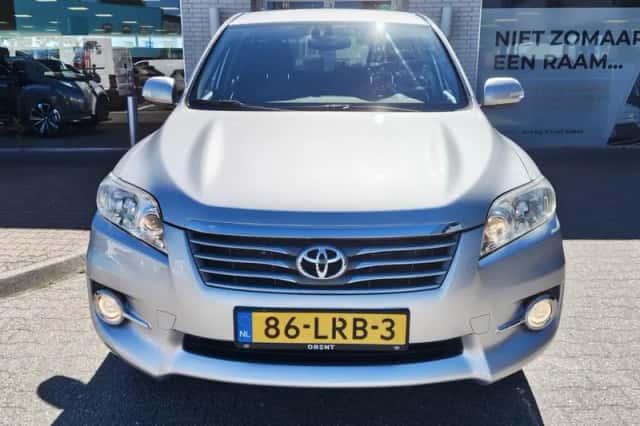 Toyota RAV4 (2010) thumbnail 6