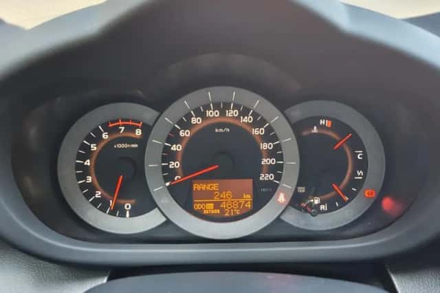 Toyota RAV4 (2010) thumbnail 10