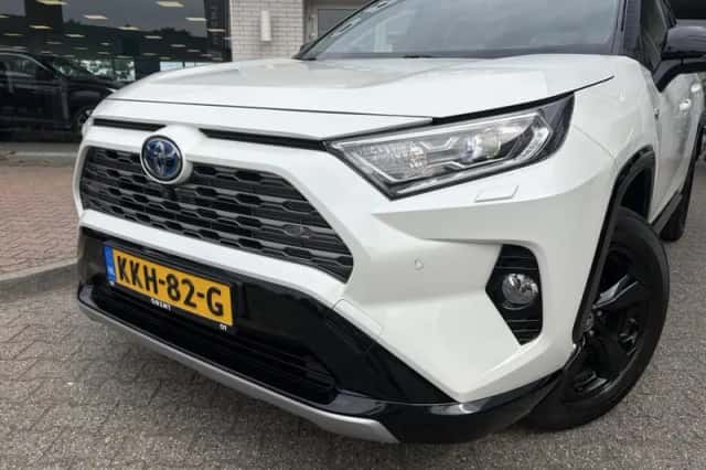 Toyota RAV4 (2020) thumbnail 2