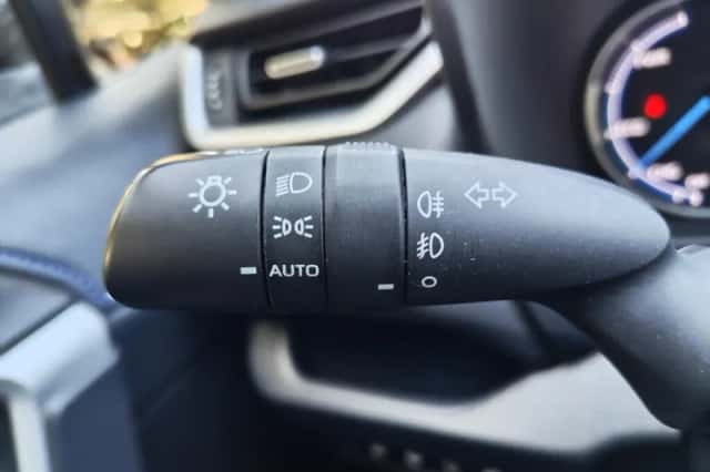 Toyota RAV4 (2020) thumbnail 11