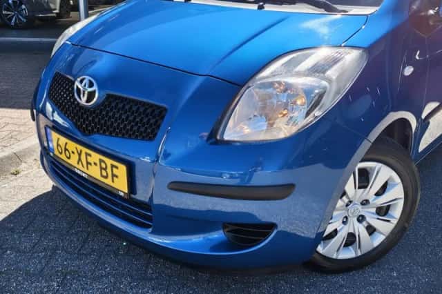Toyota Yaris (2007) thumbnail 2