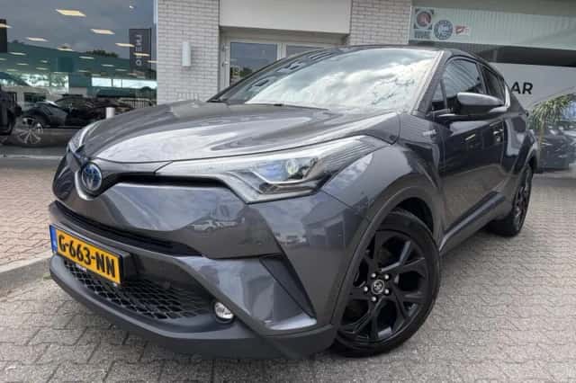 Toyota C-HR (2019) thumbnail 2
