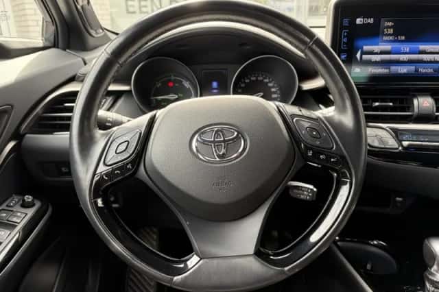 Toyota C-HR (2019) thumbnail 11