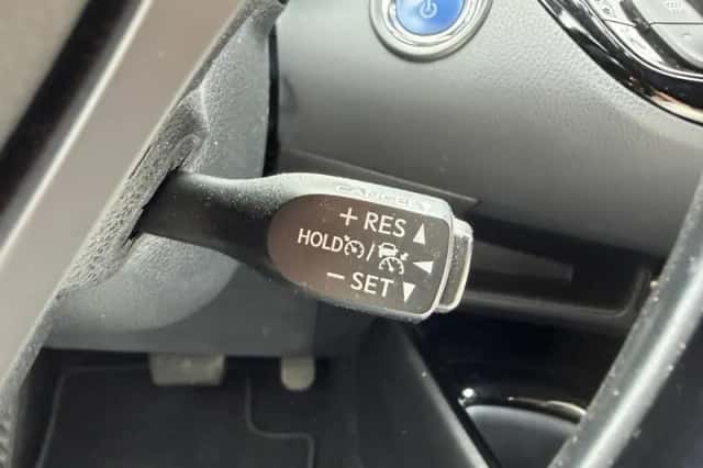 Toyota C-HR (2019) thumbnail 15
