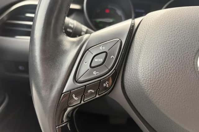 Toyota C-HR (2019) thumbnail 16