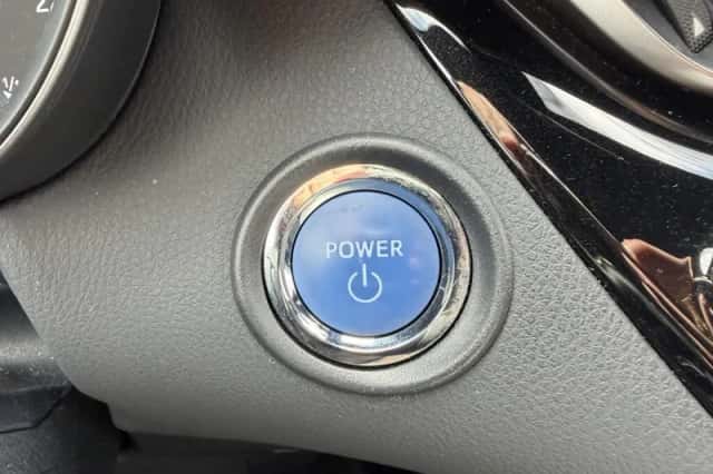 Toyota C-HR (2019) thumbnail 18