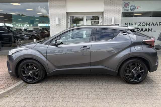 Toyota C-HR (2019) thumbnail 3