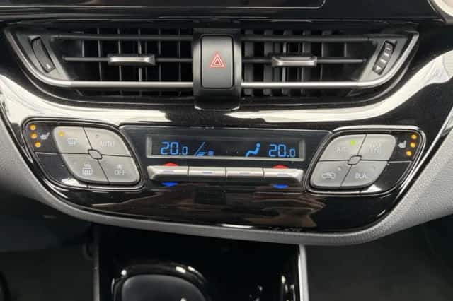 Toyota C-HR (2019) thumbnail 23