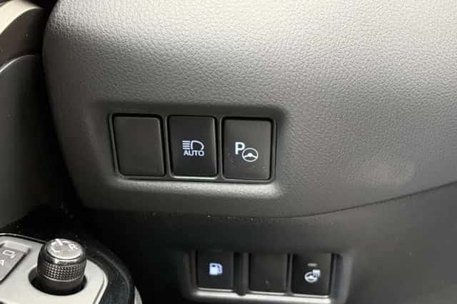 Toyota C-HR (2019) thumbnail 26