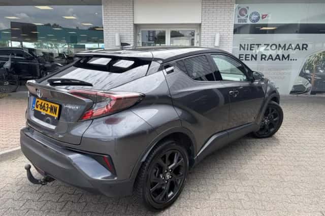 Toyota C-HR (2019) thumbnail 4