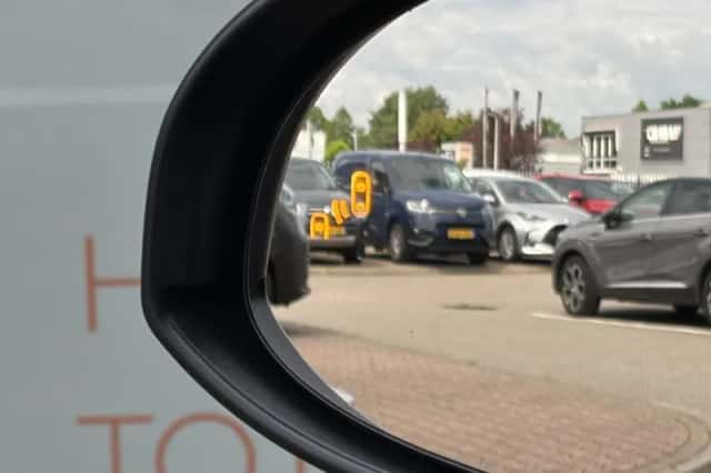 Toyota C-HR (2019) thumbnail 37