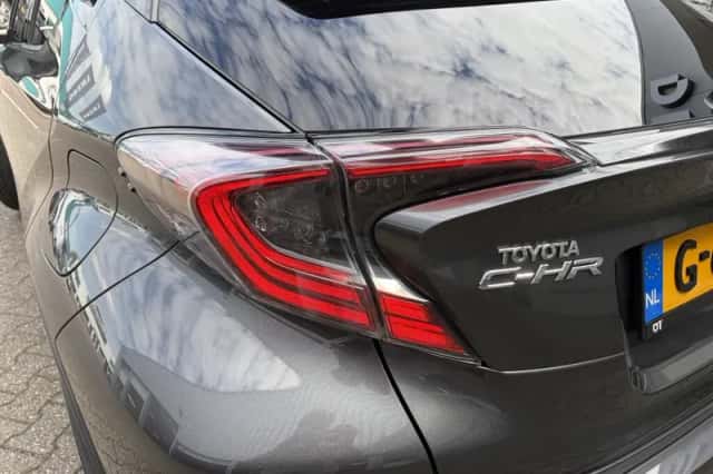 Toyota C-HR (2019) thumbnail 39