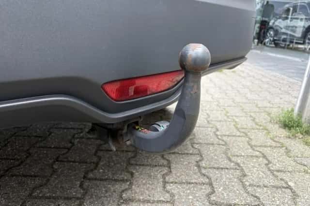 Toyota C-HR (2019) thumbnail 8