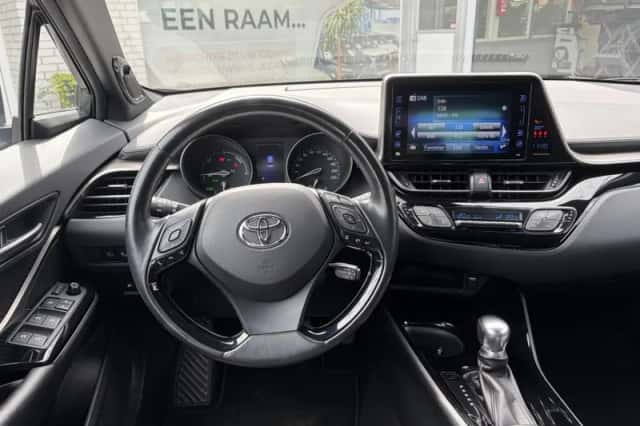 Toyota C-HR (2019) thumbnail 10